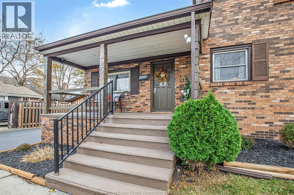 8057 Riverside Drive East, Windsor, ON - Outdoor