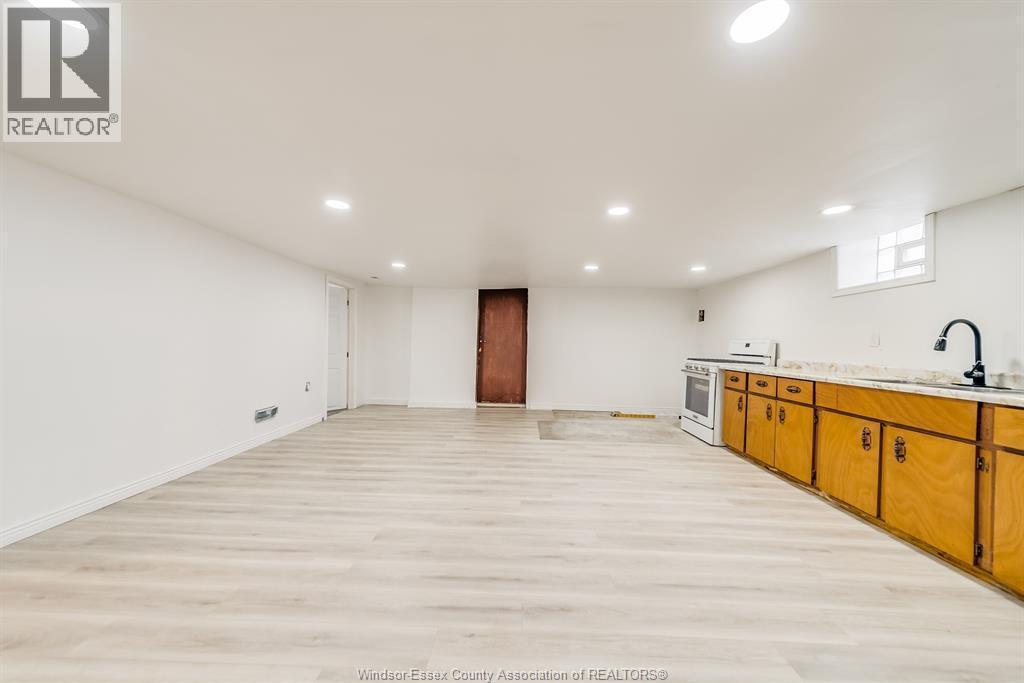 8057 Riverside Drive East, Windsor, ON - Indoor