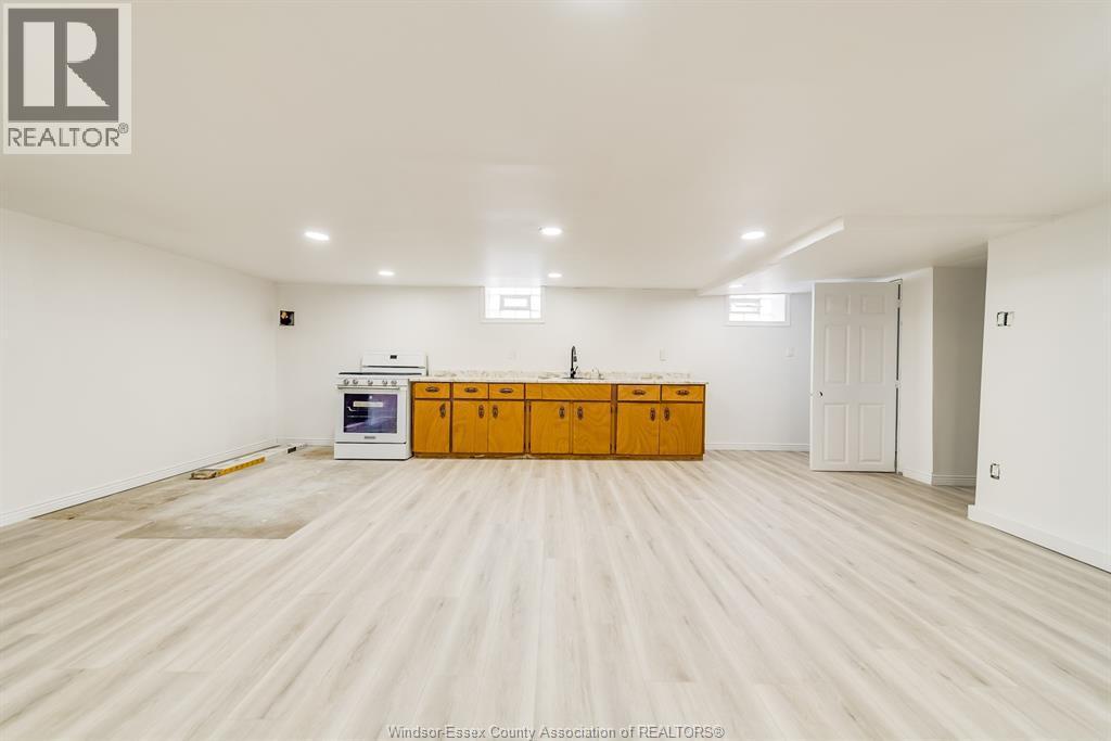 8057 Riverside Drive East, Windsor, ON - Indoor Photo Showing Basement