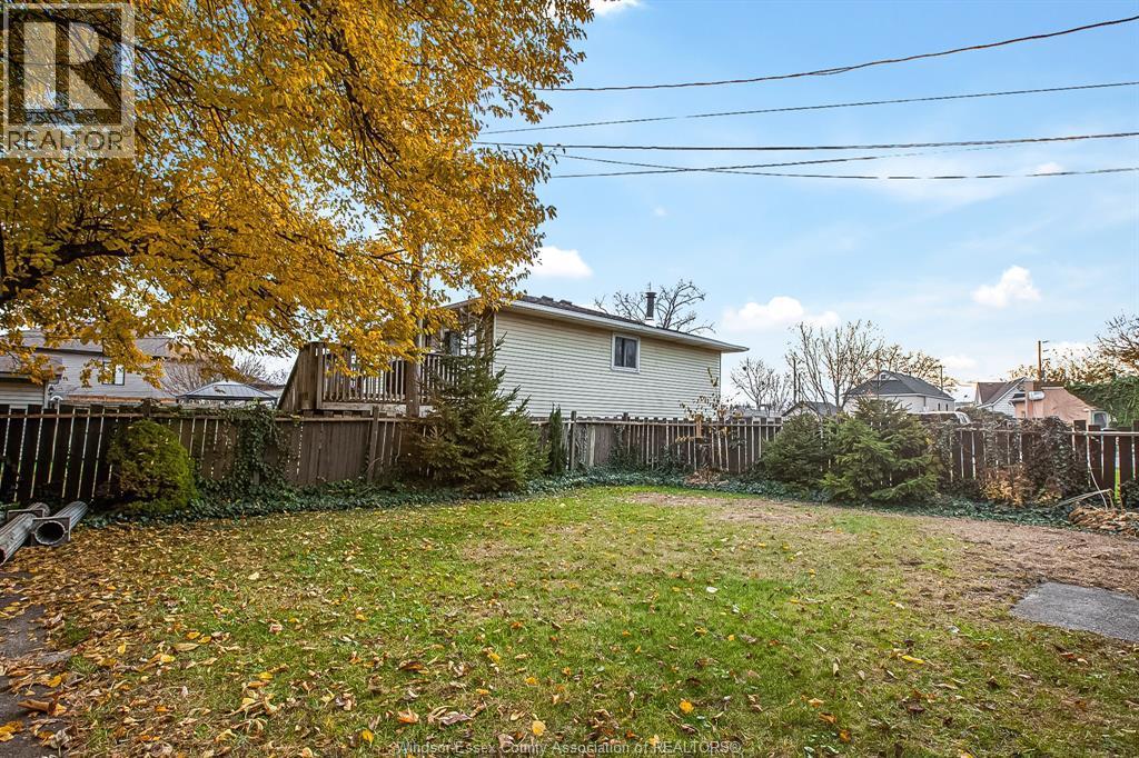 8057 Riverside Drive East, Windsor, ON - Outdoor