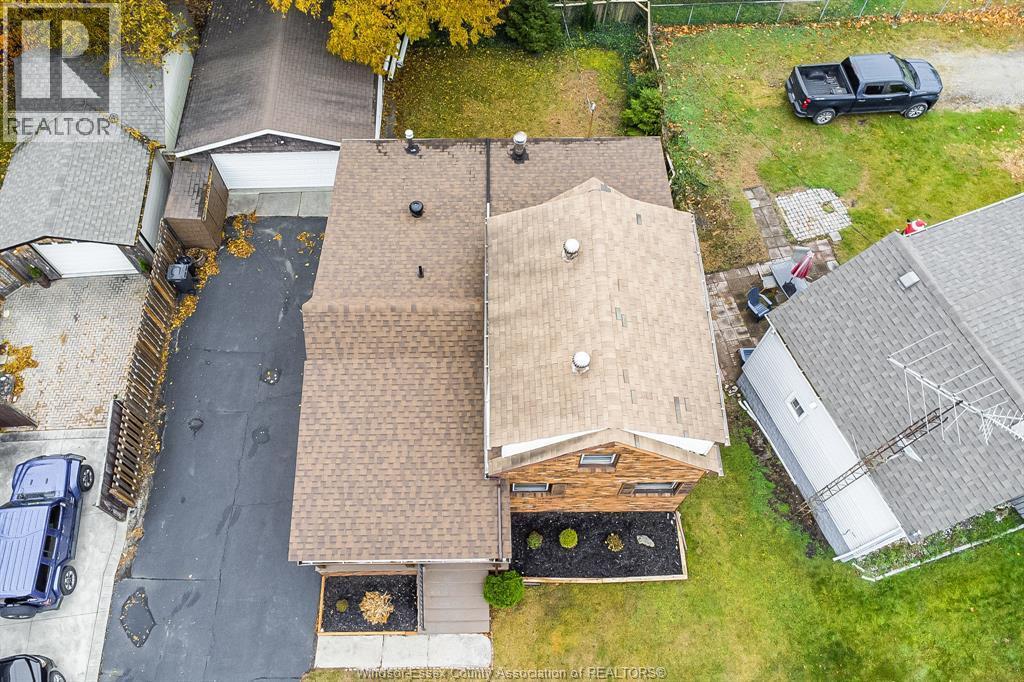 8057 Riverside Drive East, Windsor, ON - Outdoor