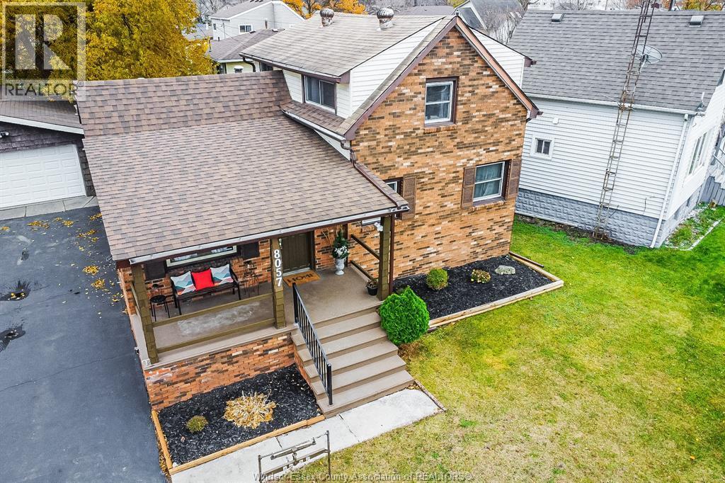 8057 Riverside Drive East, Windsor, ON - Outdoor
