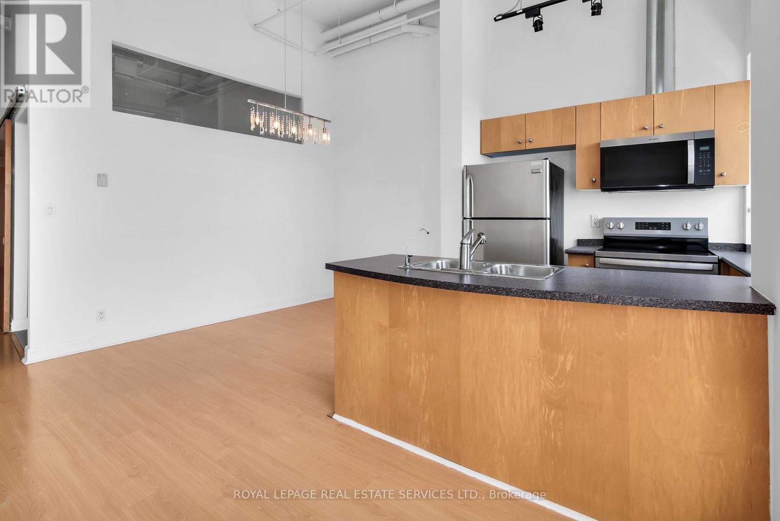 Ph13 - 700 King Street W, Toronto, ON - Indoor Photo Showing Kitchen With Double Sink