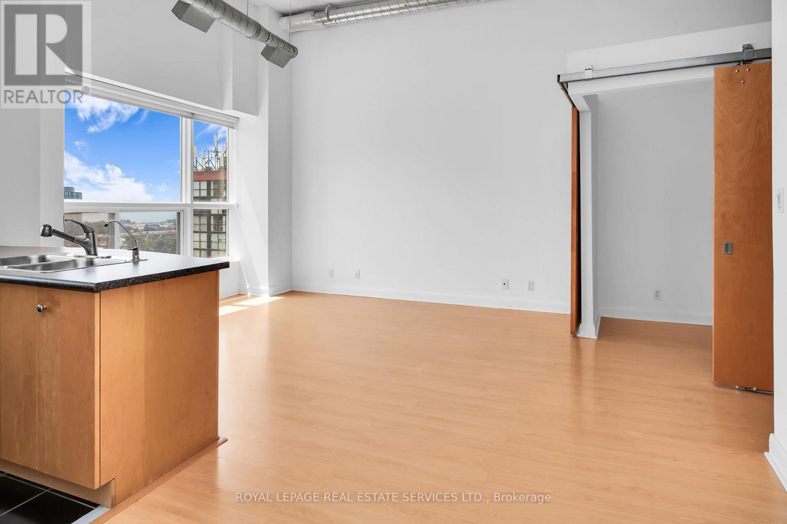 Ph13 - 700 King Street W, Toronto, ON - Indoor Photo Showing Other Room