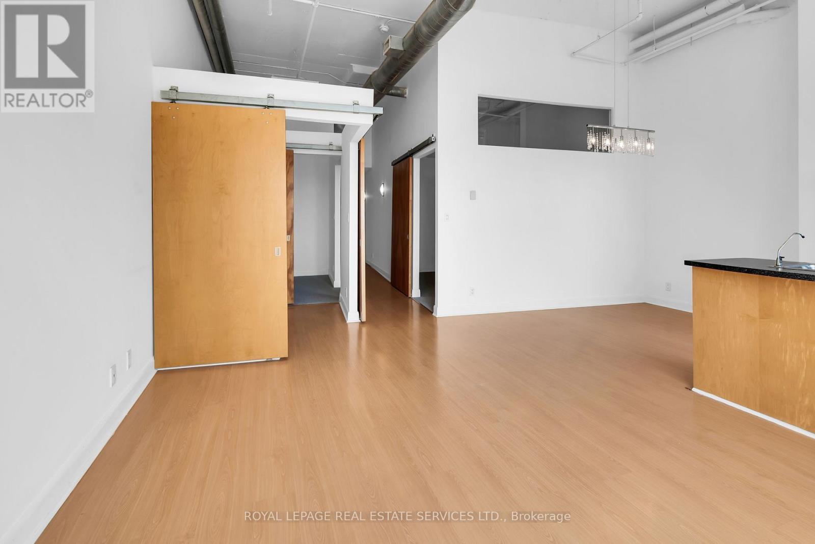 Ph13 - 700 King Street W, Toronto, ON - Indoor Photo Showing Other Room