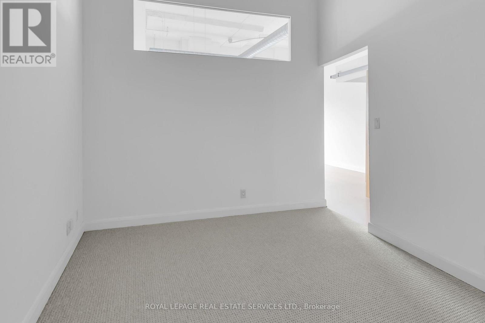 Ph13 - 700 King Street W, Toronto, ON - Indoor Photo Showing Other Room