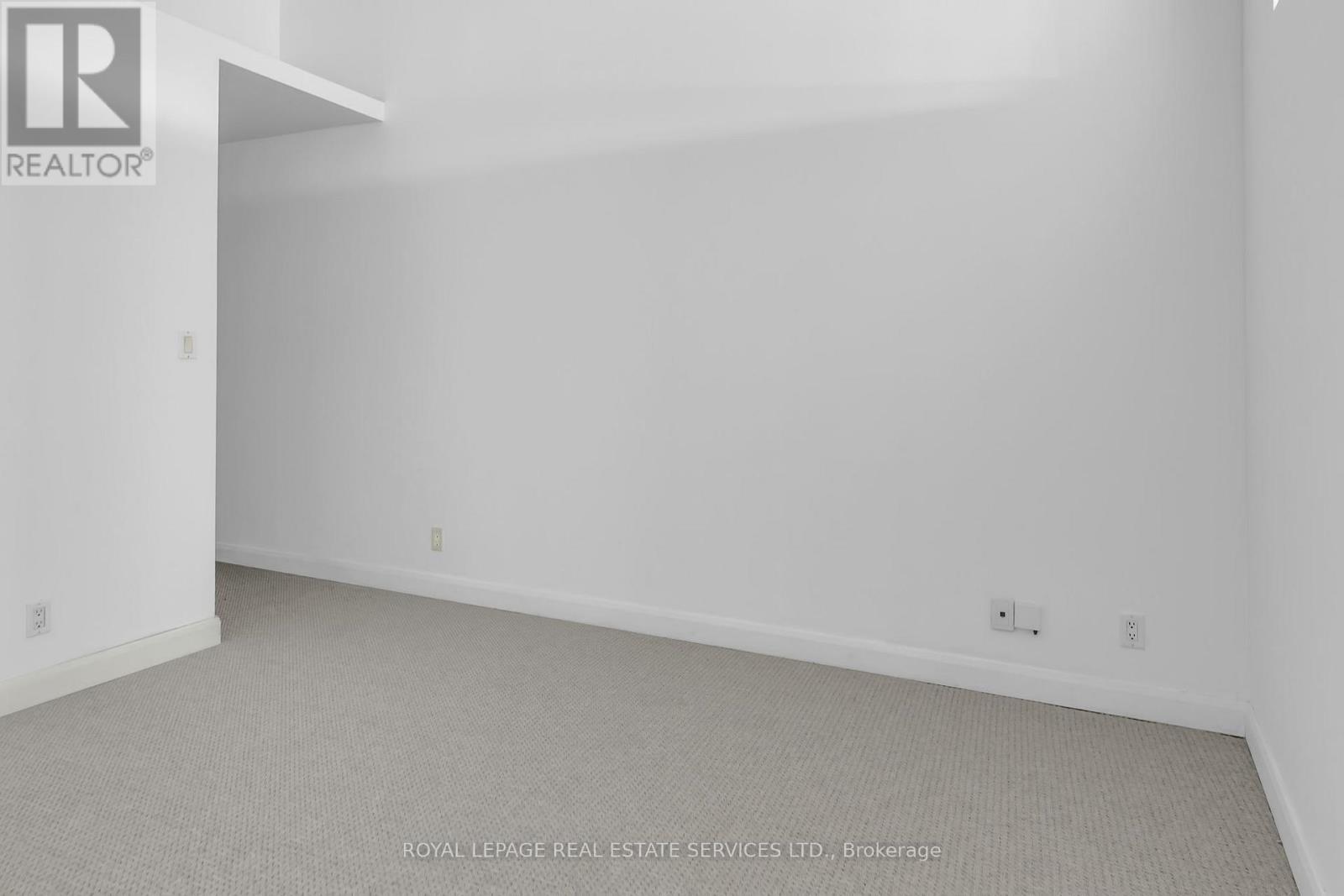 Ph13 - 700 King Street W, Toronto, ON - Indoor Photo Showing Other Room