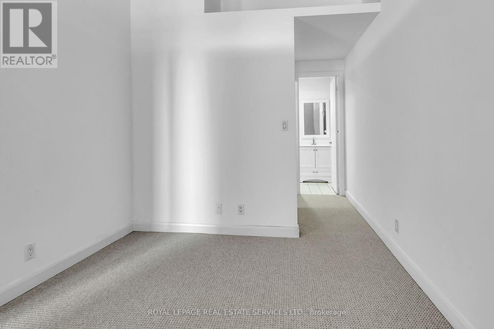 Ph13 - 700 King Street W, Toronto, ON - Indoor Photo Showing Other Room