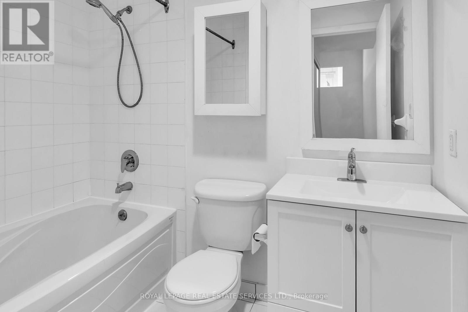 Ph13 - 700 King Street W, Toronto, ON - Indoor Photo Showing Bathroom