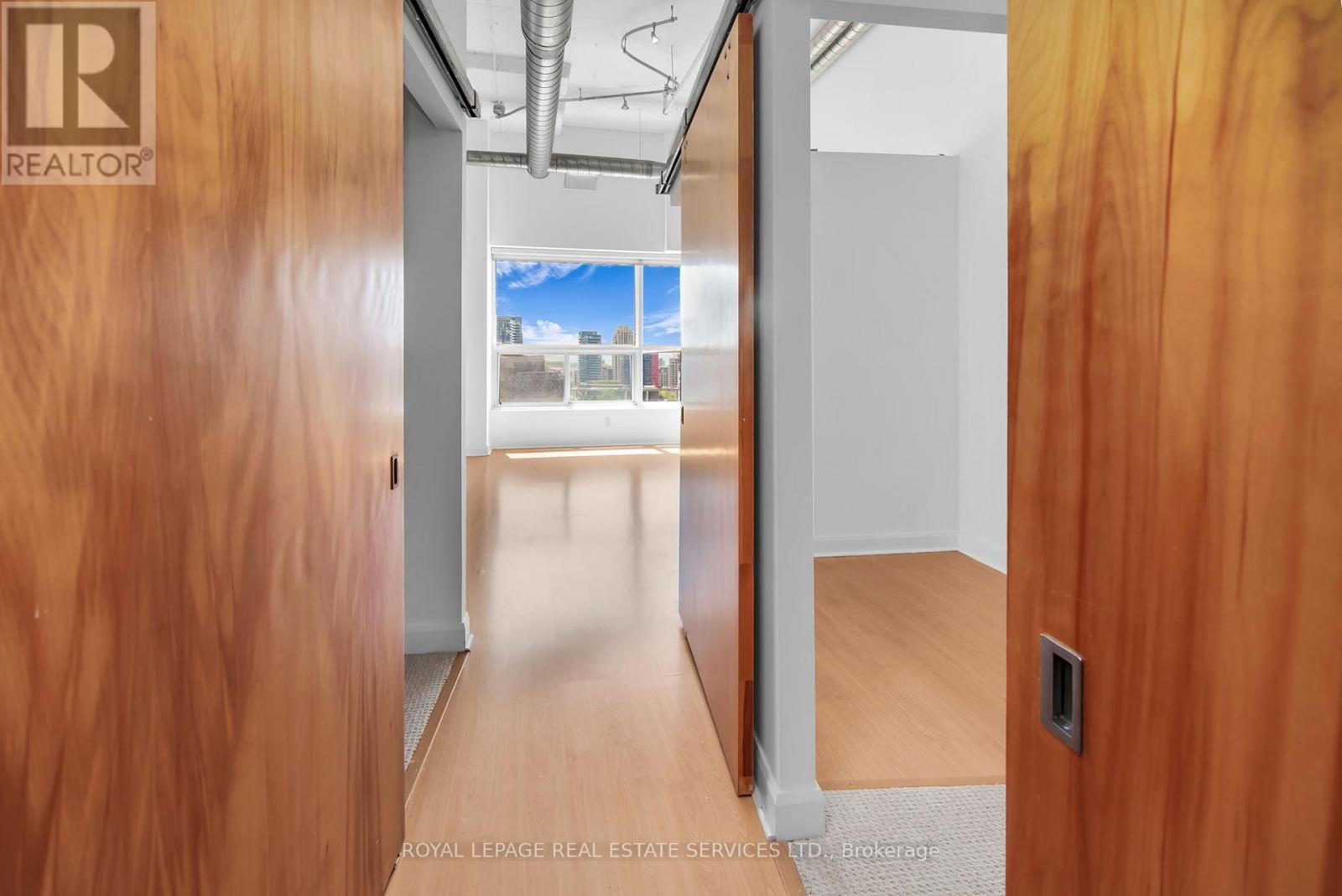 Ph13 - 700 King Street W, Toronto, ON - Indoor Photo Showing Other Room