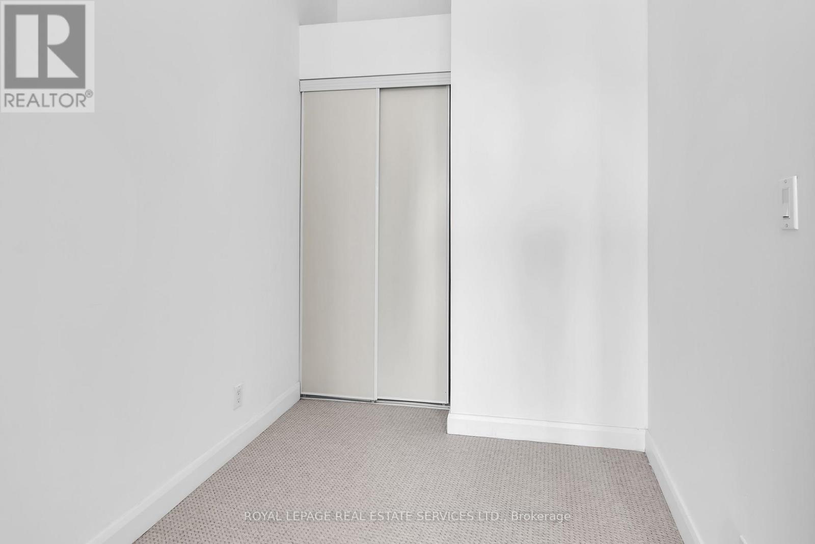 Ph13 - 700 King Street W, Toronto, ON - Indoor Photo Showing Other Room