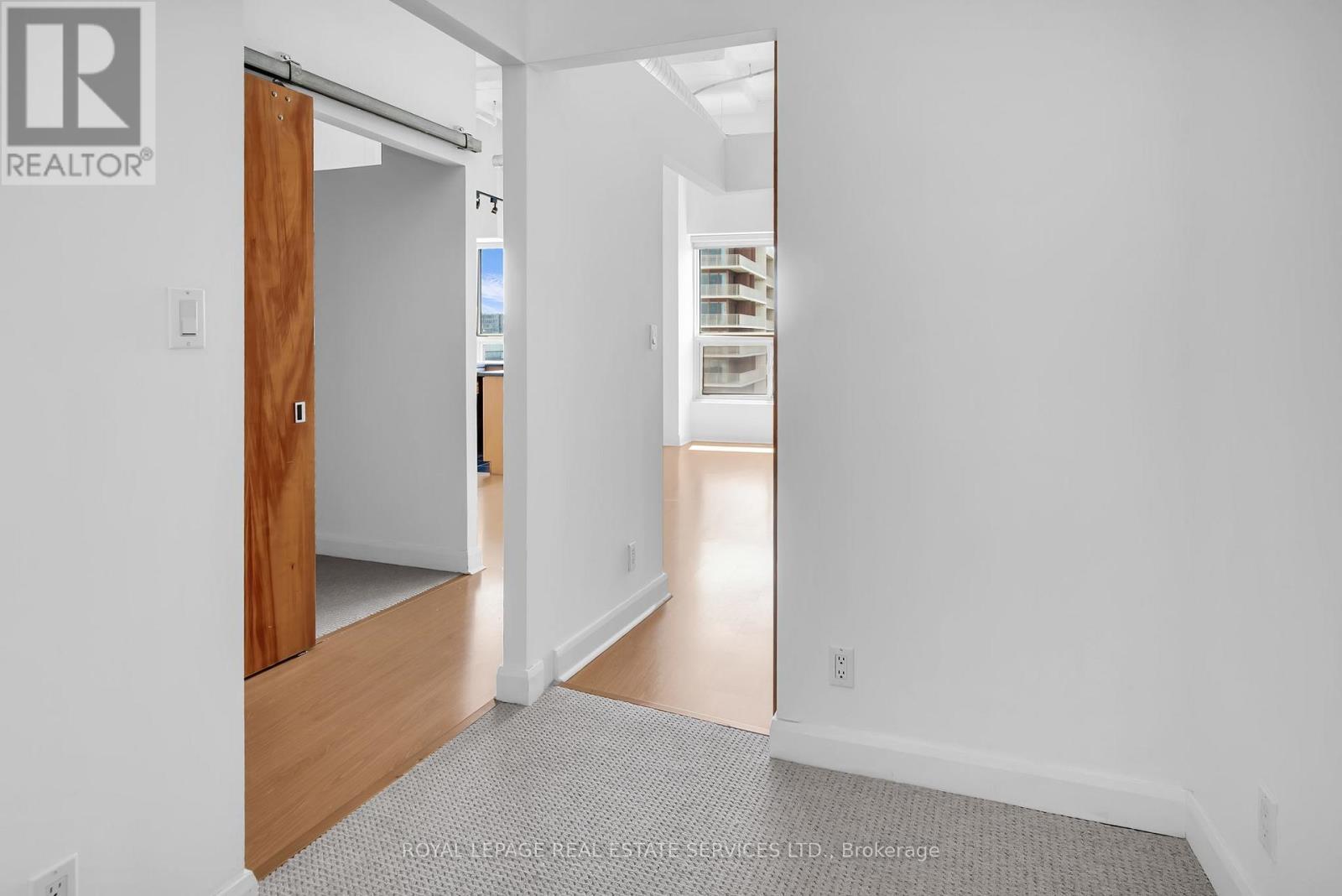 Ph13 - 700 King Street W, Toronto, ON - Indoor Photo Showing Other Room