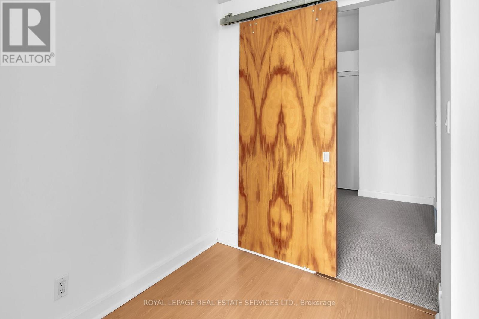 Ph13 - 700 King Street W, Toronto, ON - Indoor Photo Showing Other Room