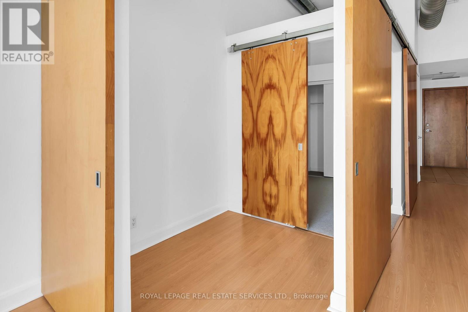 Ph13 - 700 King Street W, Toronto, ON - Indoor Photo Showing Other Room