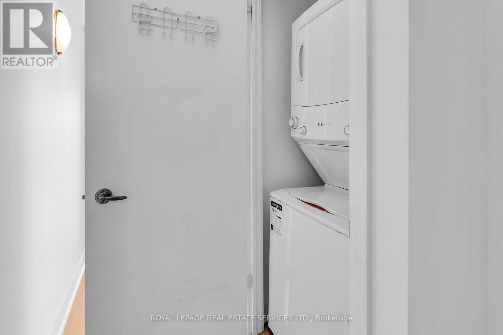 Ph13 - 700 King Street W, Toronto, ON - Indoor Photo Showing Laundry Room