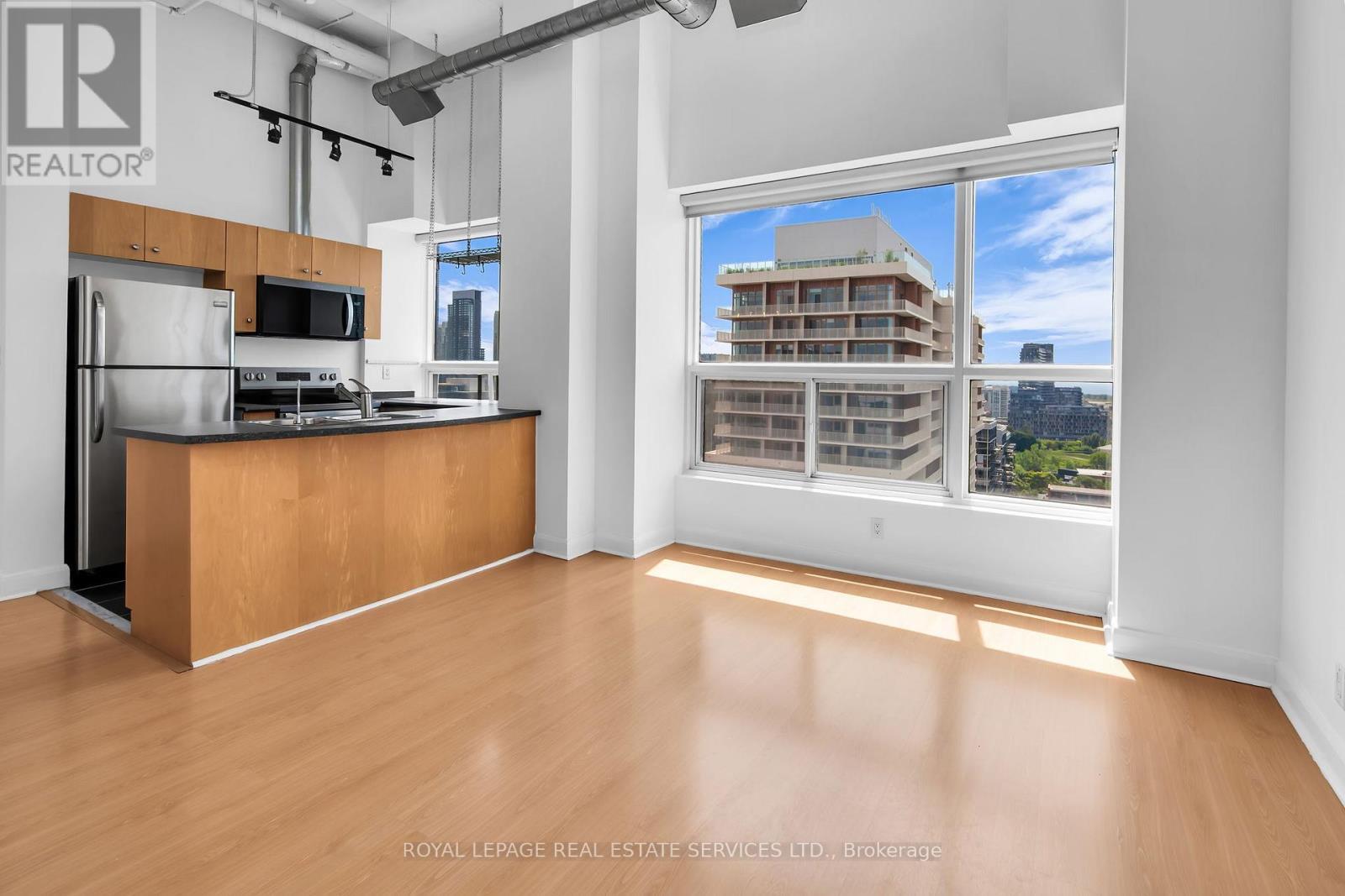 Ph13 - 700 King Street W, Toronto, ON - Indoor Photo Showing Kitchen