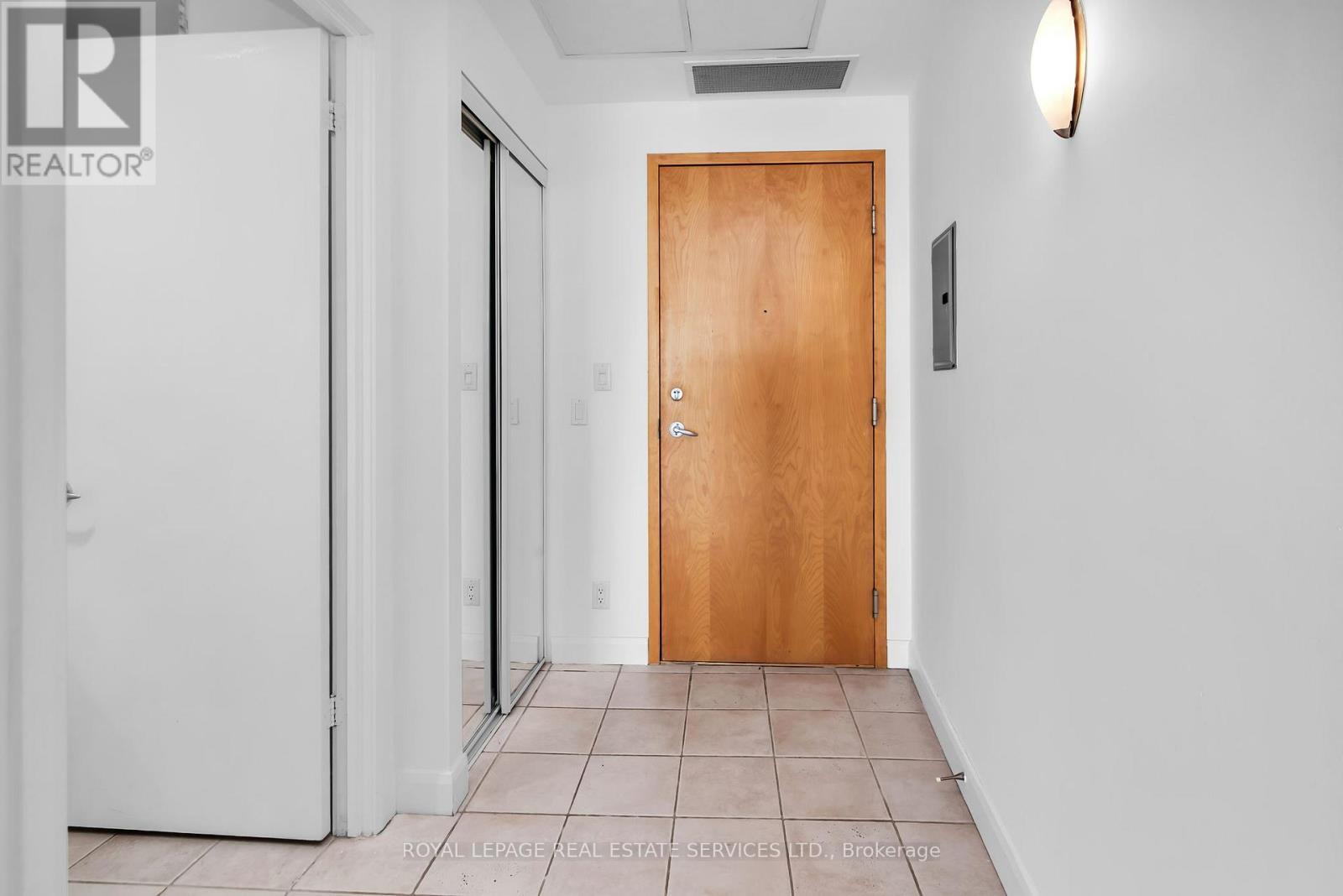 Ph13 - 700 King Street W, Toronto, ON - Indoor Photo Showing Other Room