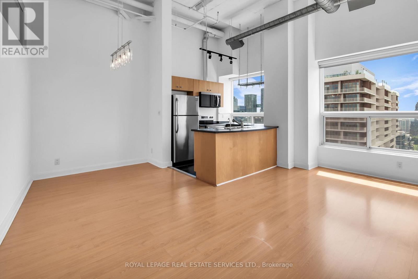 Ph13 - 700 King Street W, Toronto, ON - Indoor