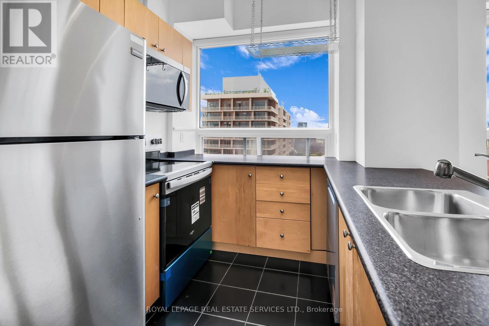 Ph13 - 700 King Street W, Toronto, ON - Indoor Photo Showing Kitchen With Double Sink
