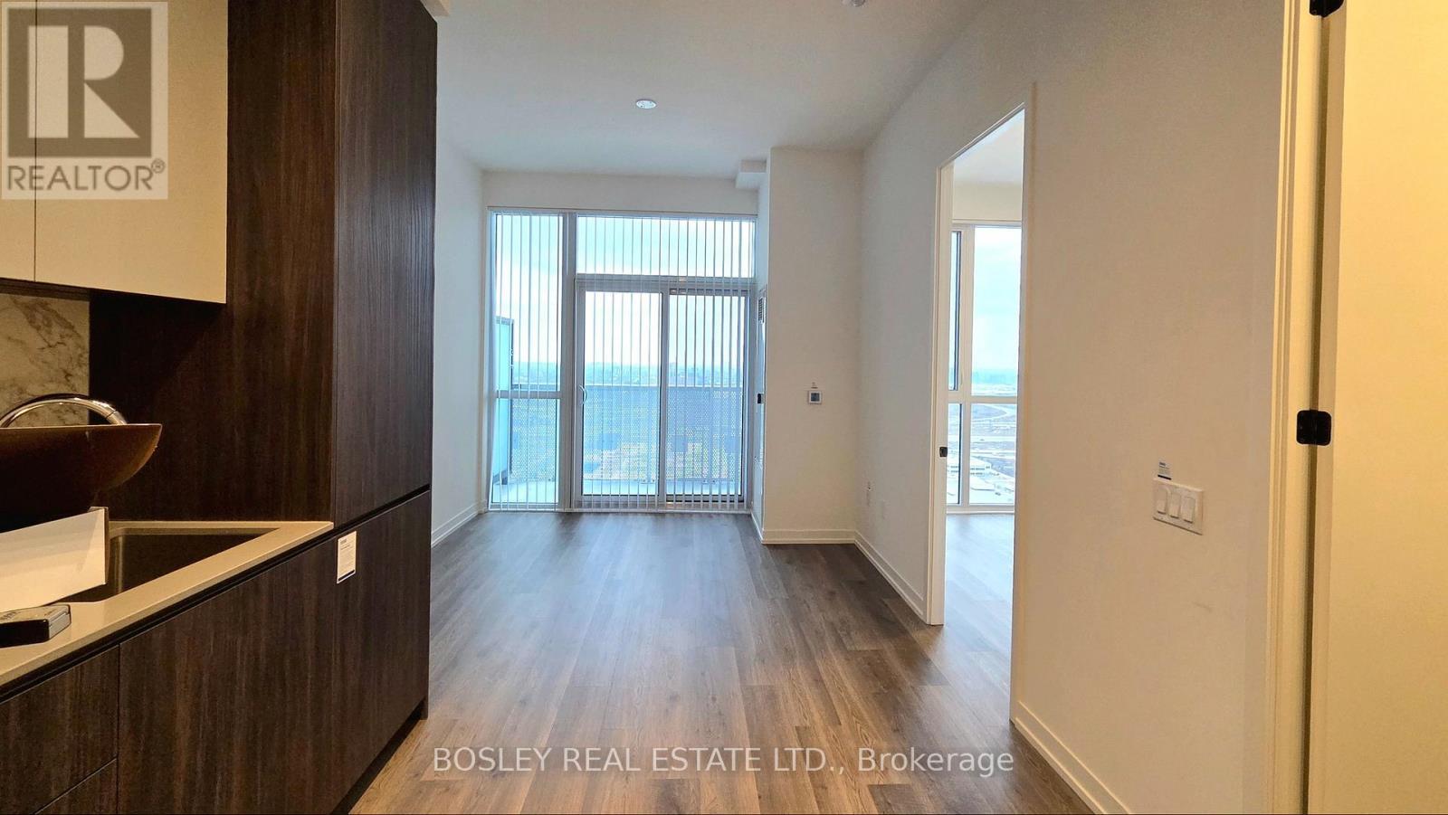 3709 - 8 Interchange Way, Vaughan, ON - Indoor Photo Showing Other Room