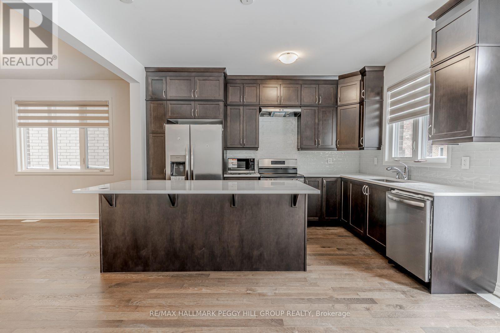 61 Ennerdale Street, Barrie, ON - Indoor Photo Showing Kitchen With Stainless Steel Kitchen With Upgraded Kitchen