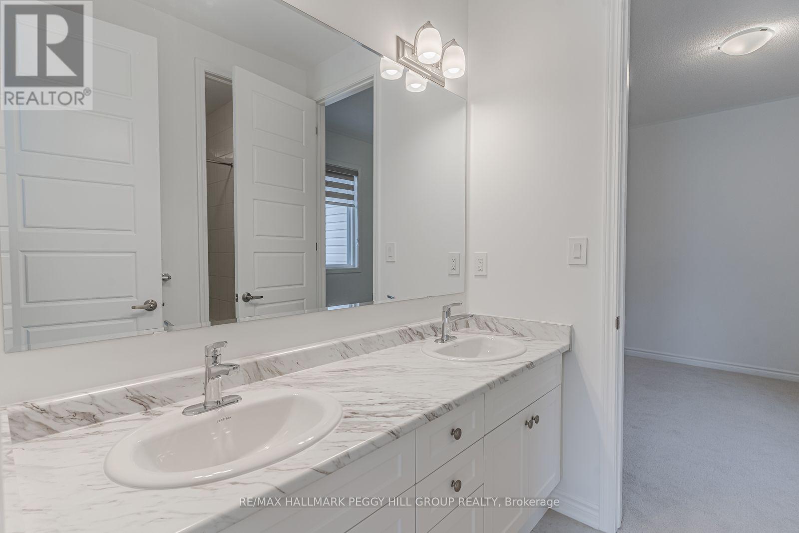 61 Ennerdale Street, Barrie, ON - Indoor Photo Showing Bathroom