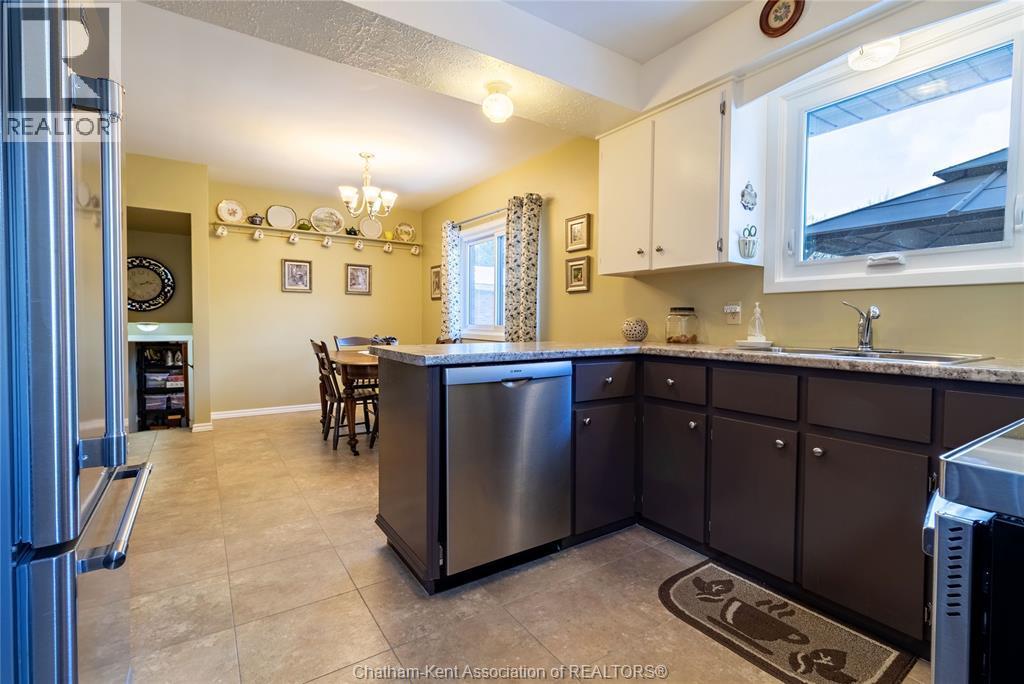 151 Baldoon Road, Chatham, ON - Indoor Photo Showing Kitchen With Double Sink