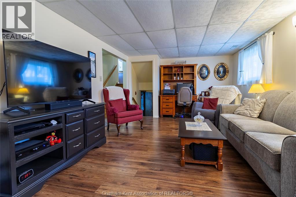 151 Baldoon Road, Chatham, ON - Indoor Photo Showing Living Room