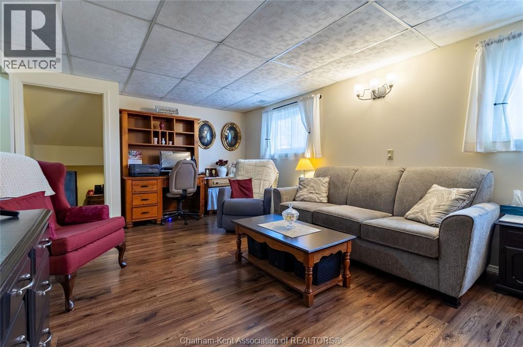 151 Baldoon Road, Chatham, ON - Indoor Photo Showing Living Room