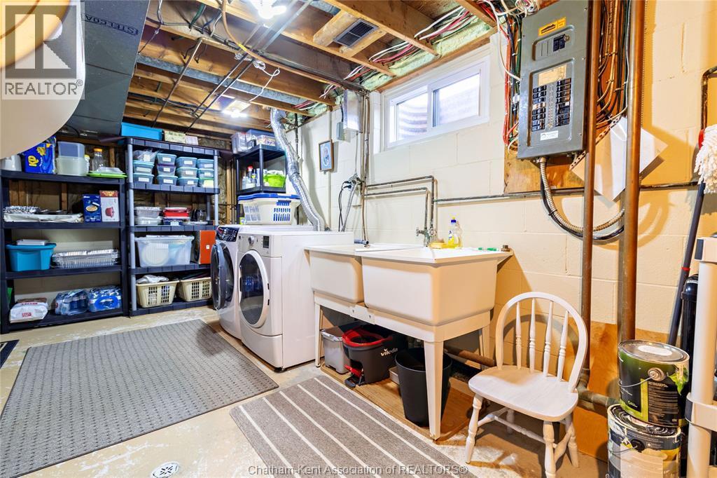 151 Baldoon Road, Chatham, ON - Indoor Photo Showing Laundry Room