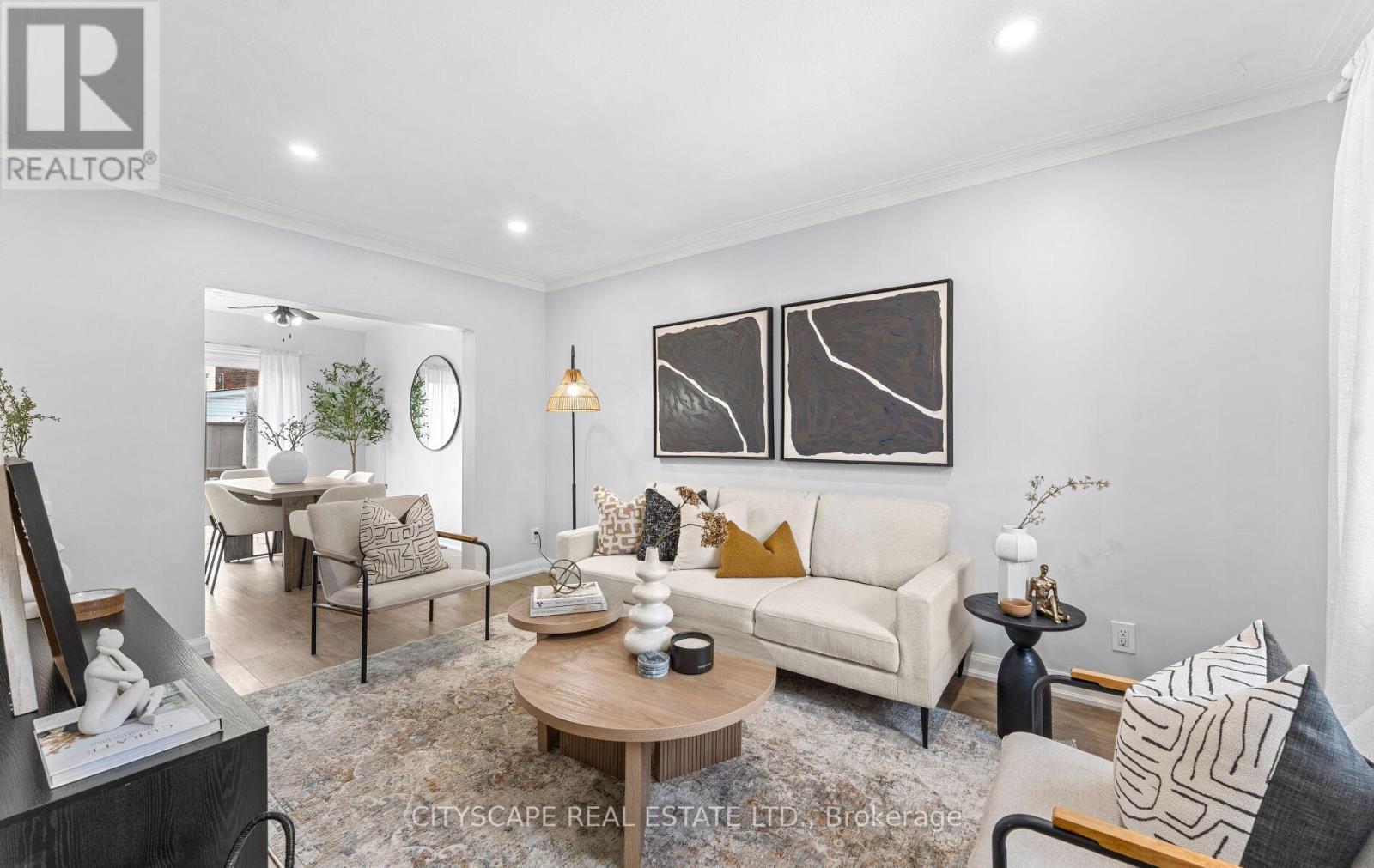 4 Lapp Street, Toronto, ON - Indoor Photo Showing Living Room