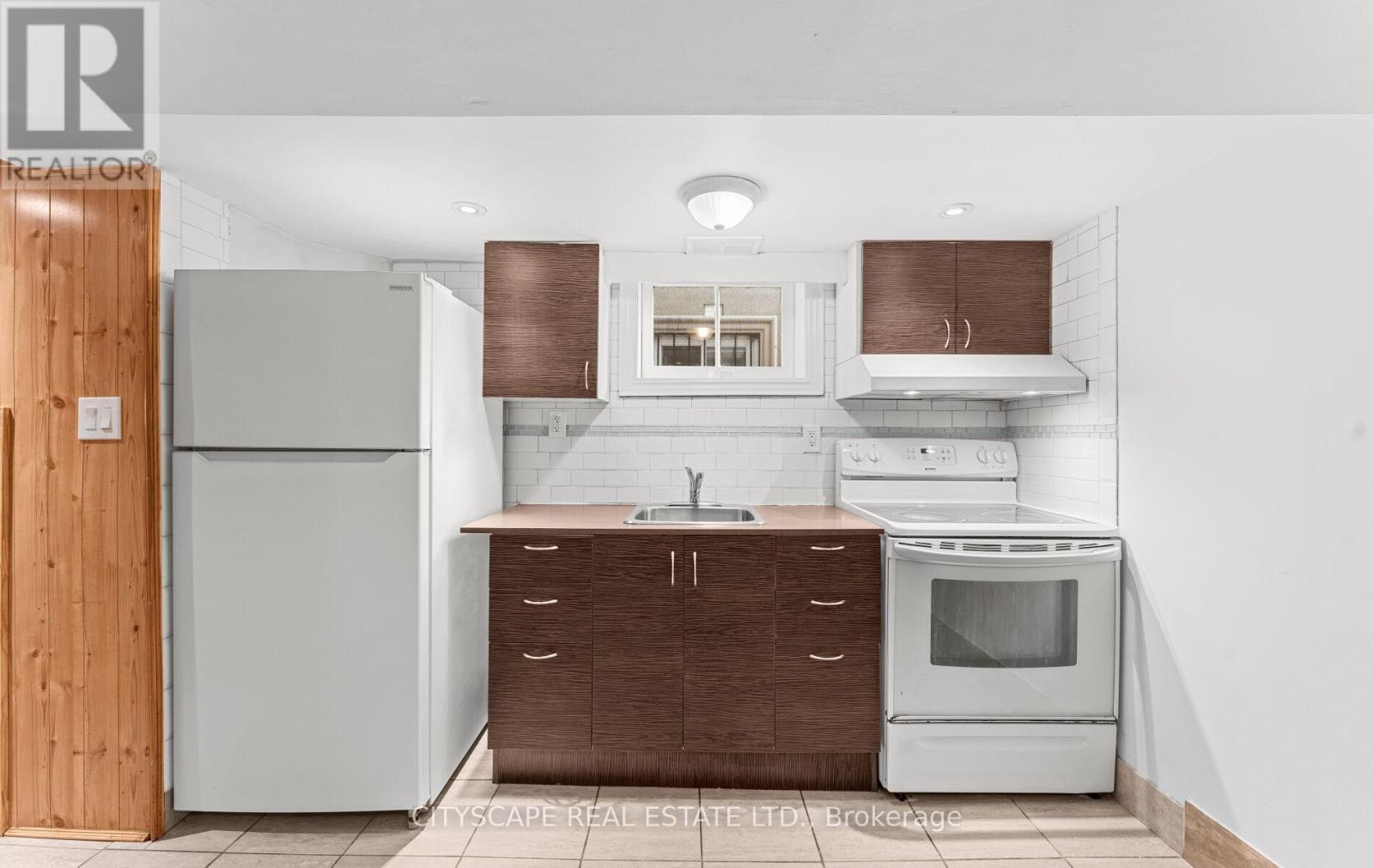 4 Lapp Street, Toronto, ON - Indoor Photo Showing Kitchen