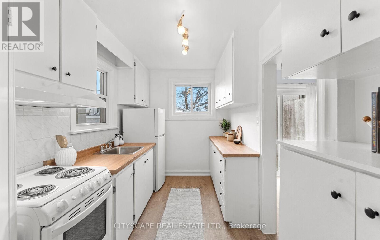4 Lapp Street, Toronto, ON - Indoor Photo Showing Kitchen
