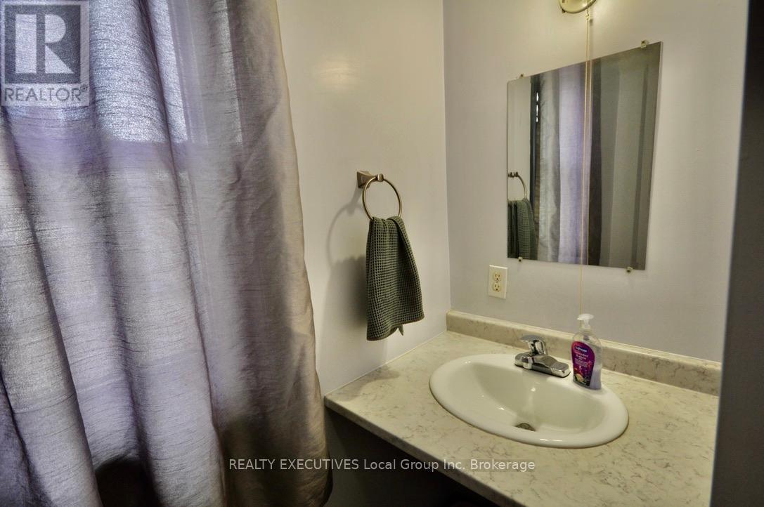 589 Douglas Street, North Bay (Central), ON - Indoor Photo Showing Bathroom