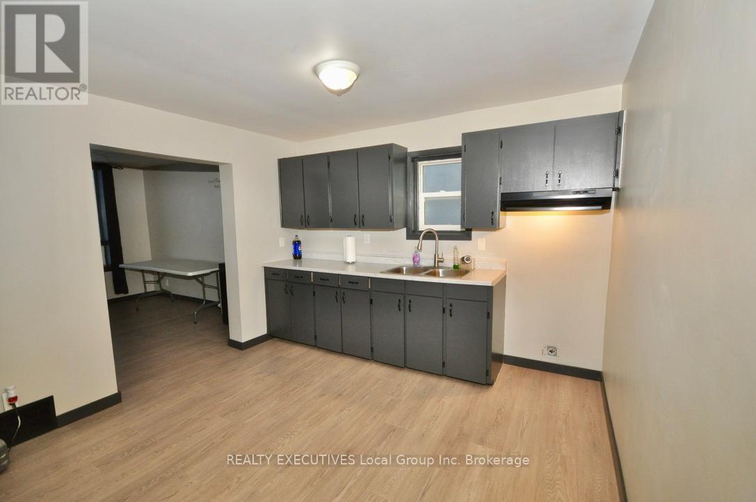 589 Douglas Street, North Bay (Central), ON - Indoor Photo Showing Kitchen With Double Sink