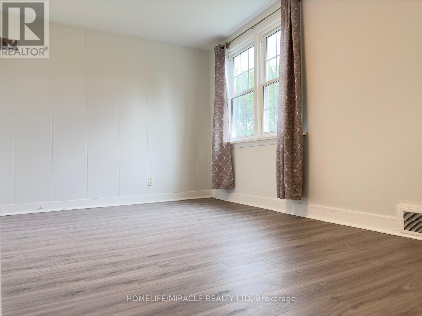 5672 Drummond Road, Niagara Falls, ON - Indoor Photo Showing Other Room