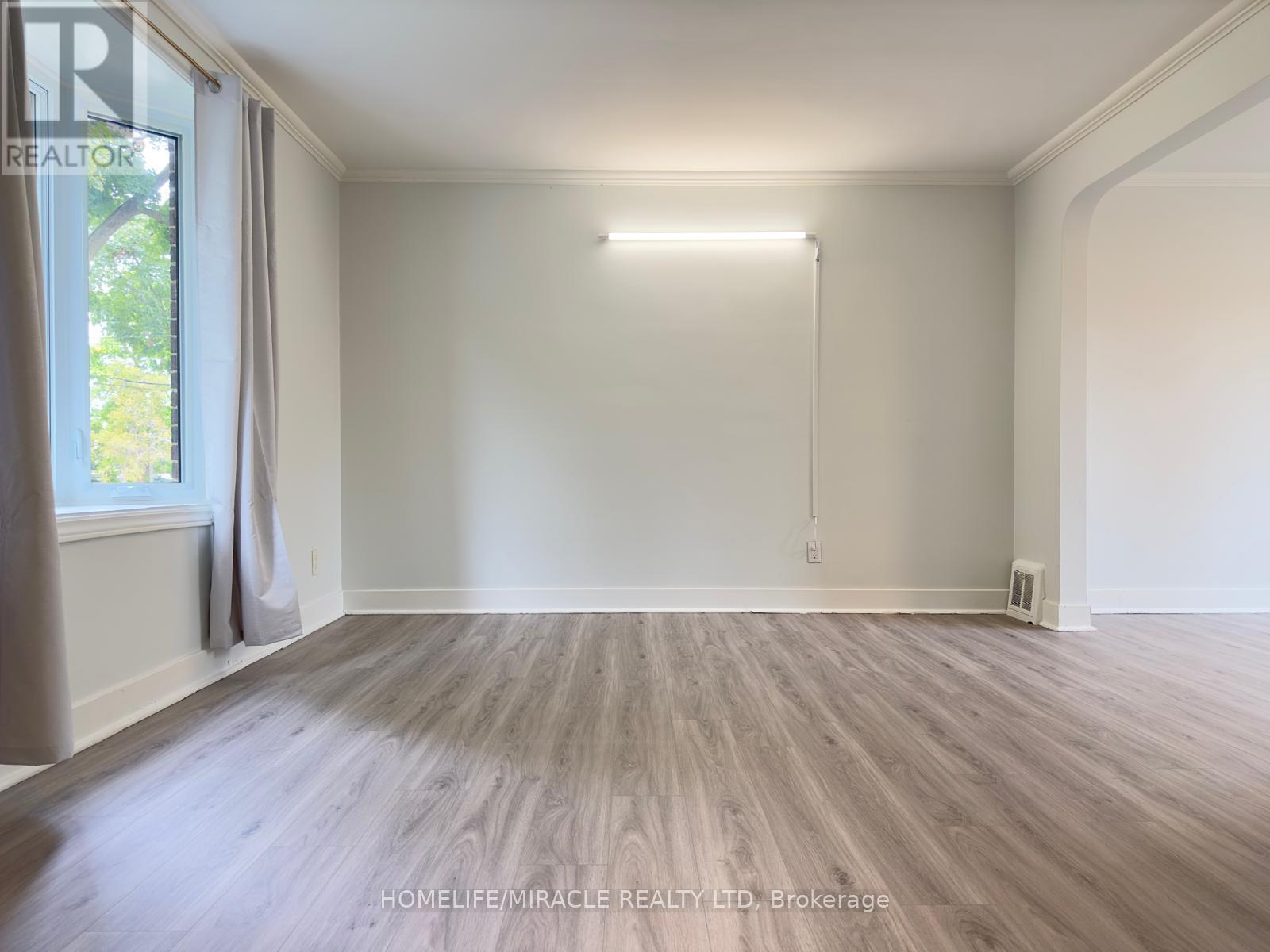 5672 Drummond Road, Niagara Falls, ON - Indoor Photo Showing Other Room