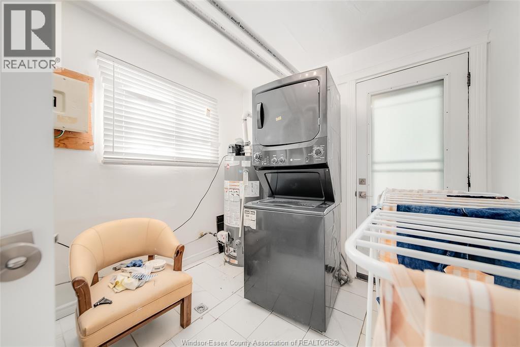 427 Bridge Avenue, Windsor, ON - Indoor Photo Showing Laundry Room