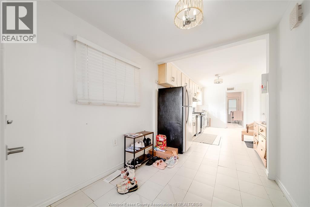 427 Bridge Avenue, Windsor, ON - Indoor