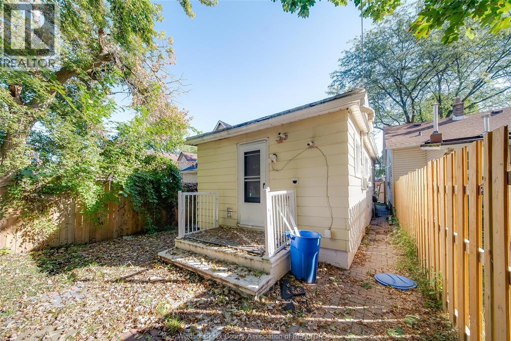 427 Bridge Avenue, Windsor, ON - Outdoor