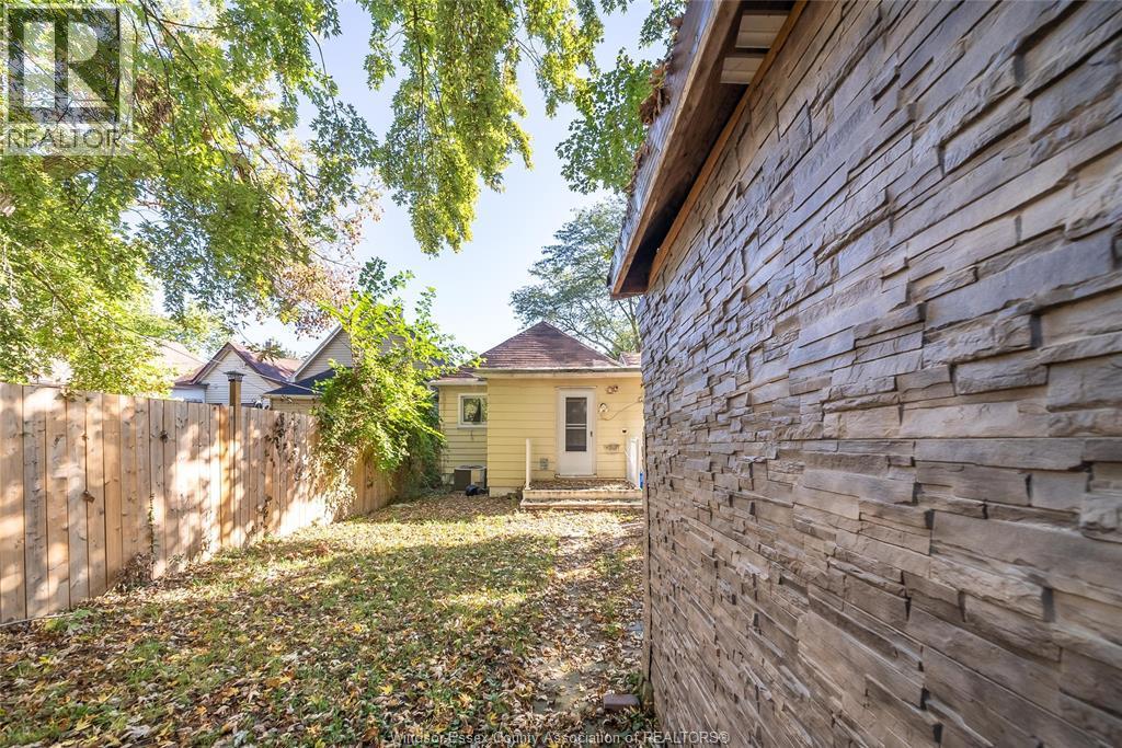 427 Bridge Avenue, Windsor, ON - Outdoor