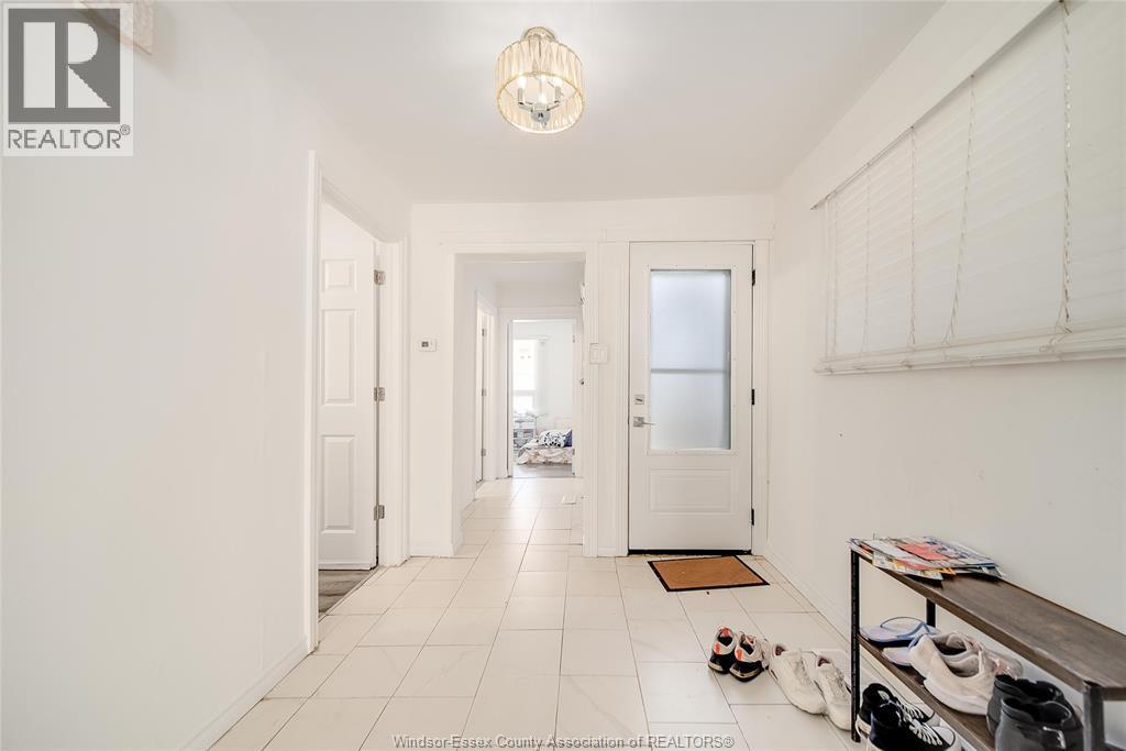 427 Bridge Avenue, Windsor, ON - Indoor Photo Showing Other Room