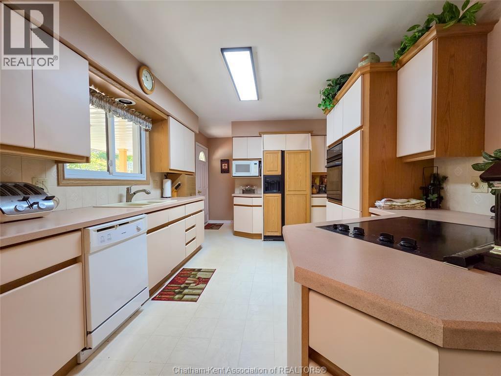 79 Lynnwood Avenue, Chatham, ON - Indoor Photo Showing Kitchen