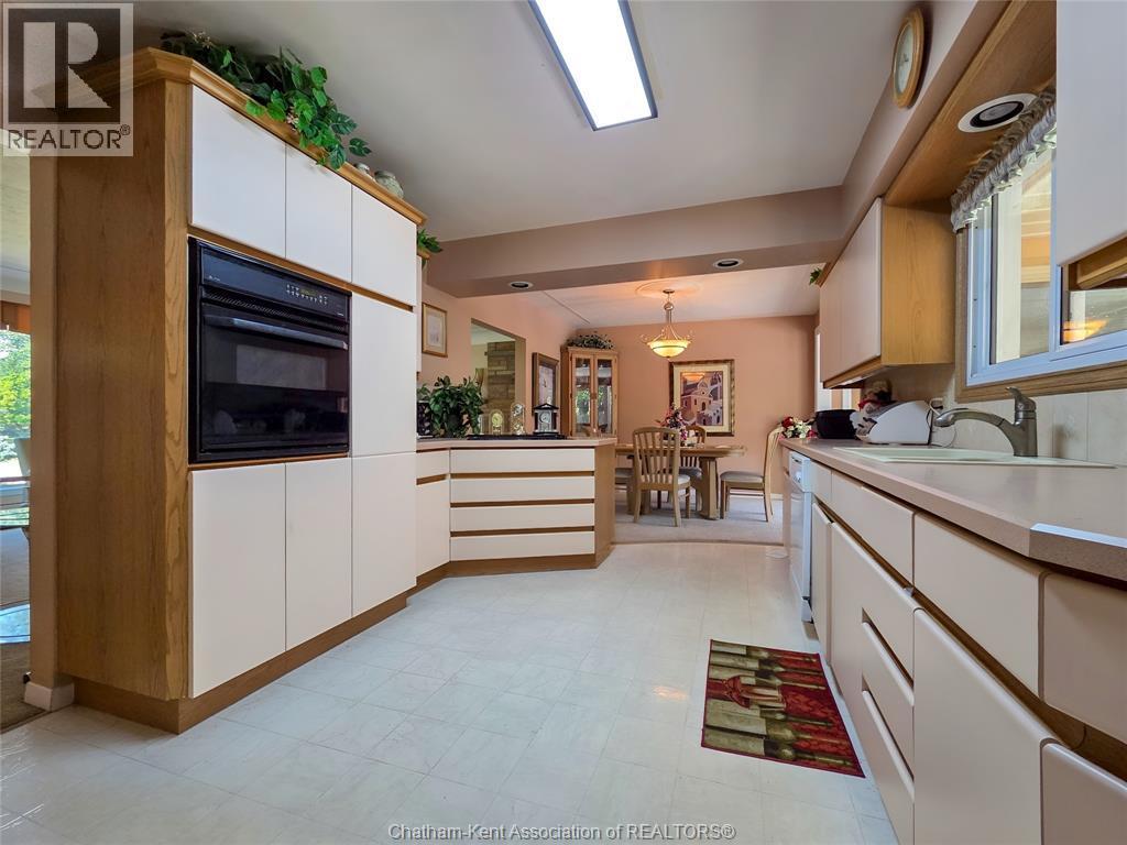79 Lynnwood Avenue, Chatham, ON - Indoor Photo Showing Kitchen