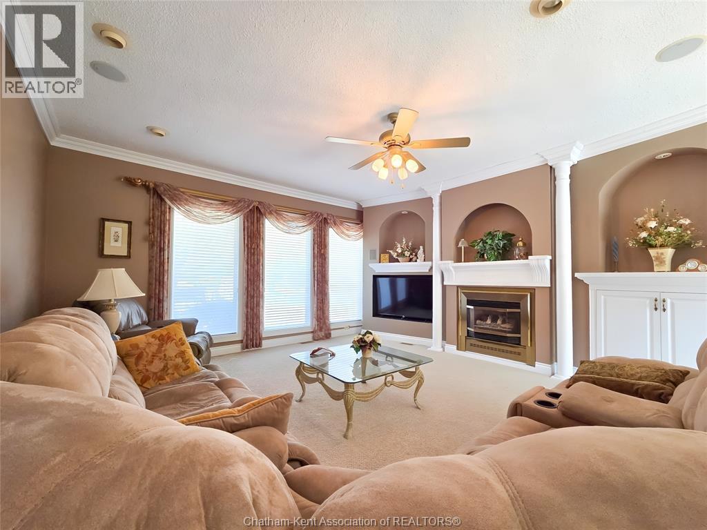 79 Lynnwood Avenue, Chatham, ON - Indoor Photo Showing Living Room With Fireplace