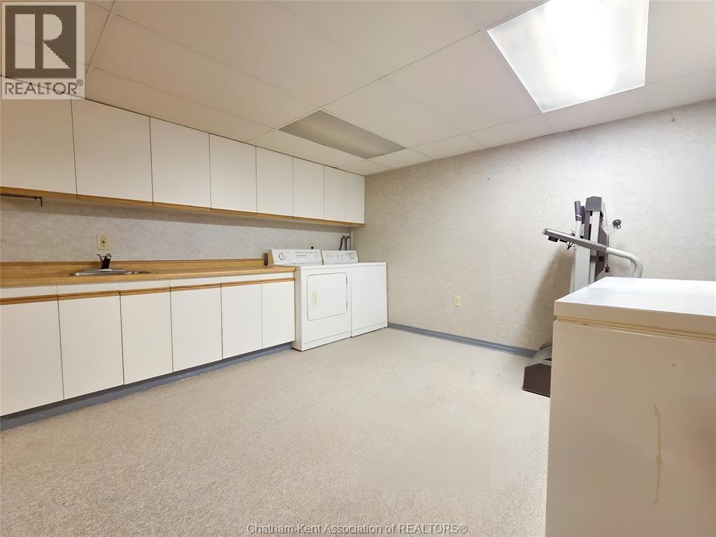 79 Lynnwood Avenue, Chatham, ON - Indoor Photo Showing Laundry Room