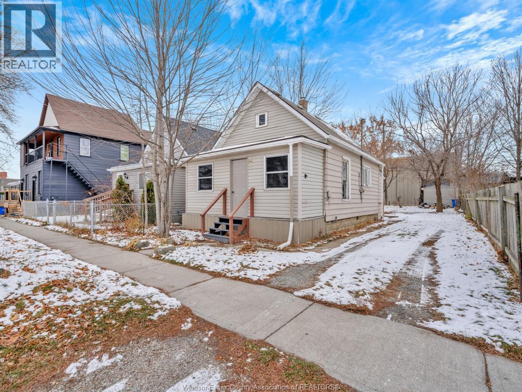 944 Maisonville, Windsor, ON - Outdoor