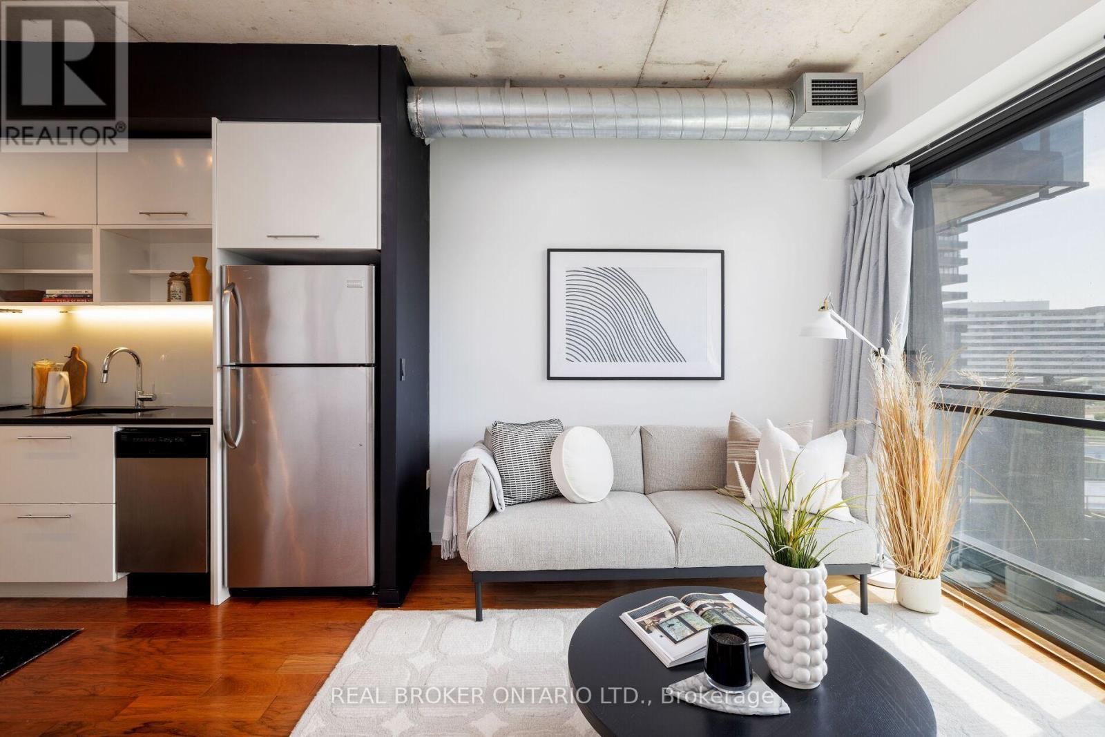 539 - 47 Lower River Street, Toronto, ON - Indoor Photo Showing Kitchen