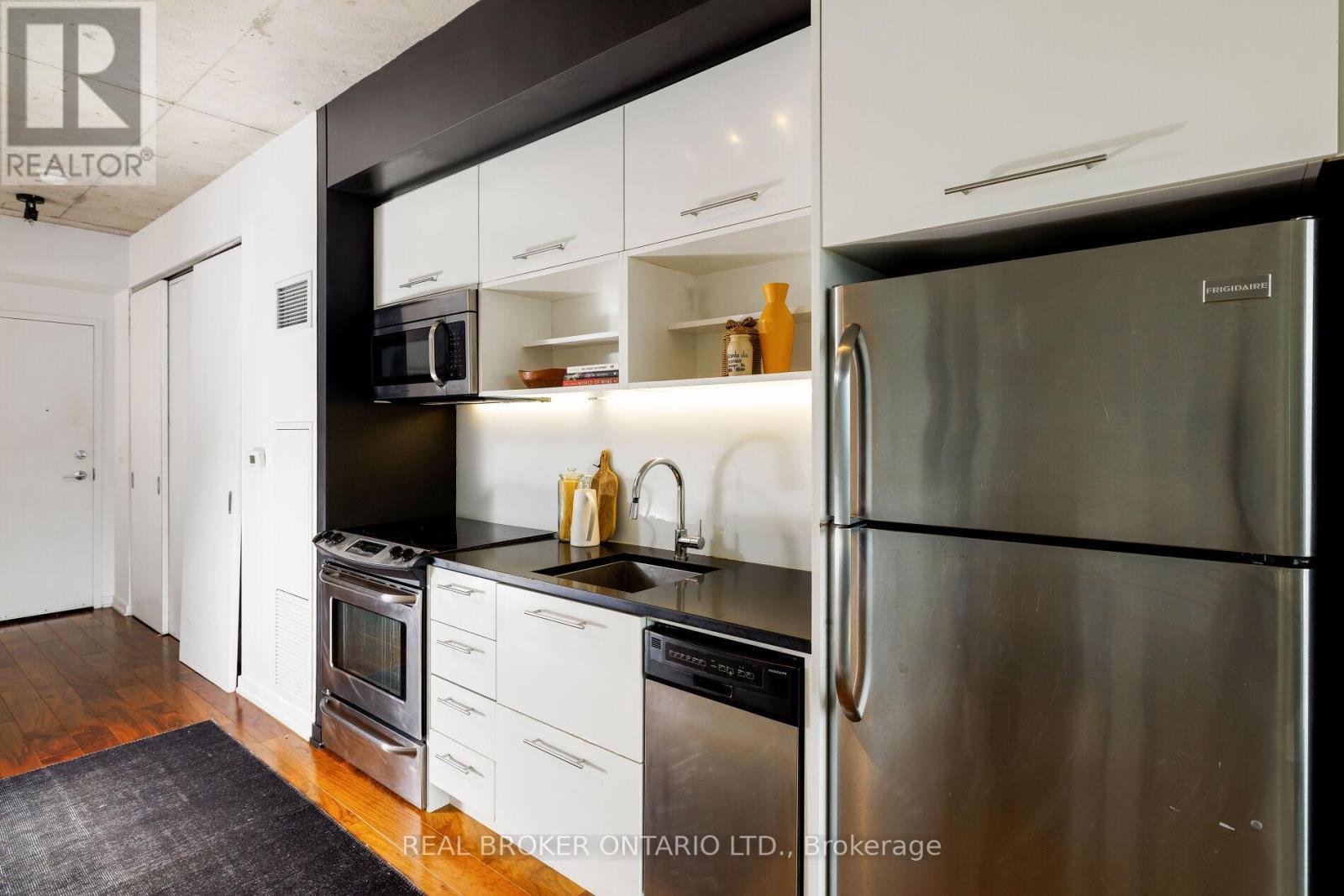 539 - 47 Lower River Street, Toronto, ON - Indoor Photo Showing Kitchen With Upgraded Kitchen