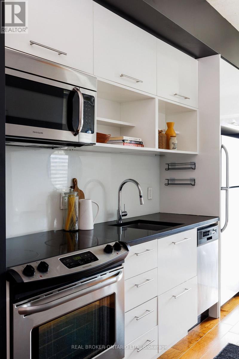 539 - 47 Lower River Street, Toronto, ON - Indoor Photo Showing Kitchen